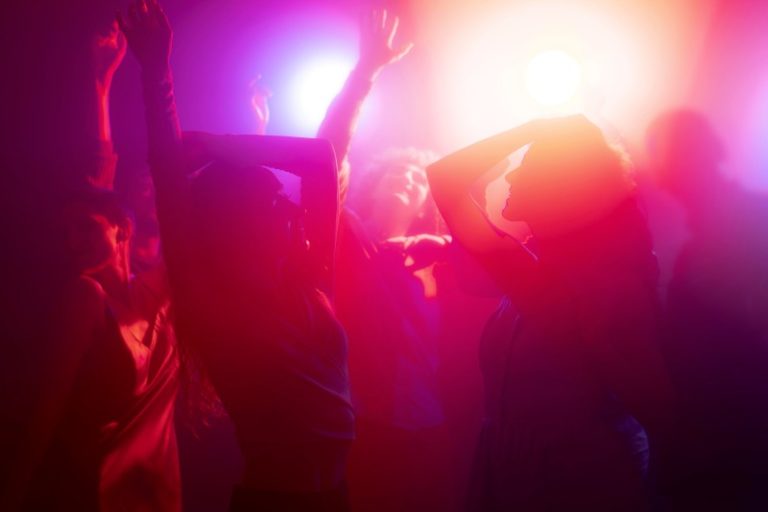 nightlife-with-people-dancing-club-1-1 (1)
